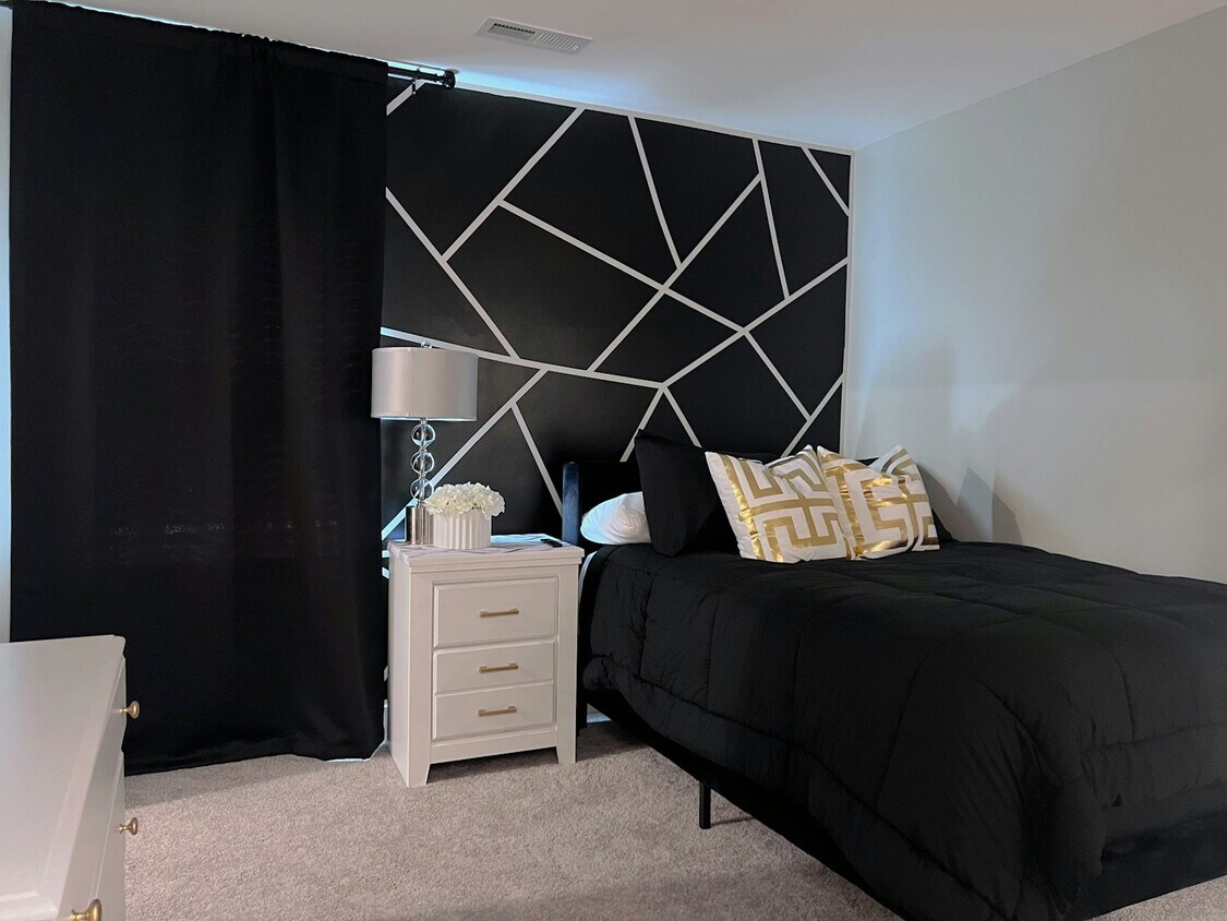 Photo - 550 Markham Street, Unit 2