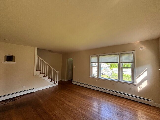 Building Photo - New Rental!