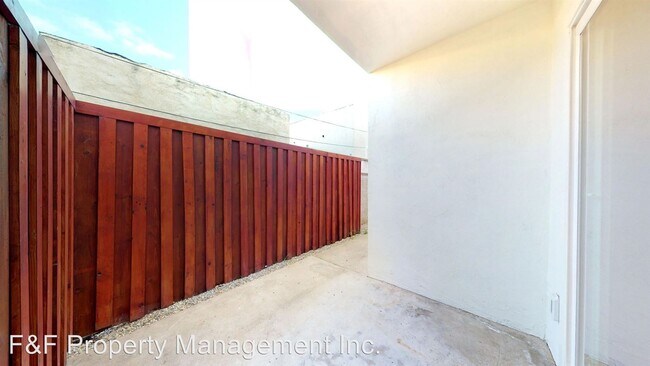 Building Photo - 435 D Ave