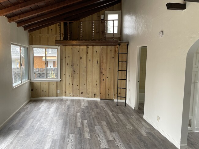 Foto del edificio - 7821 Forsythe St