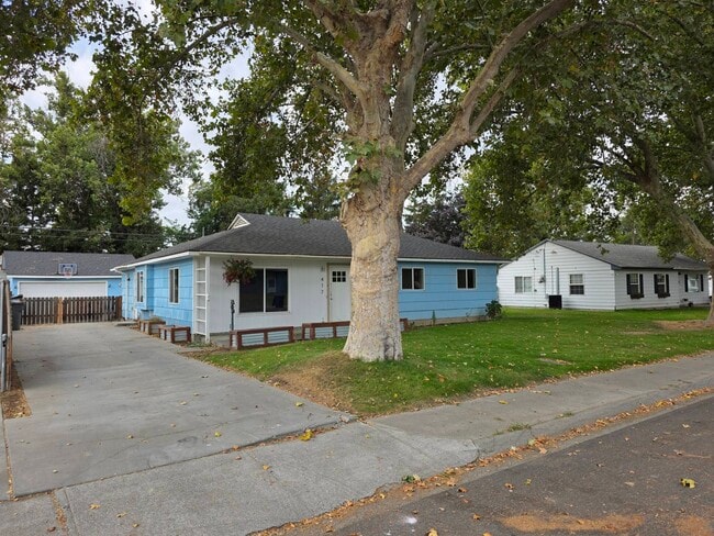 Building Photo - 417 Cottonwood Dr