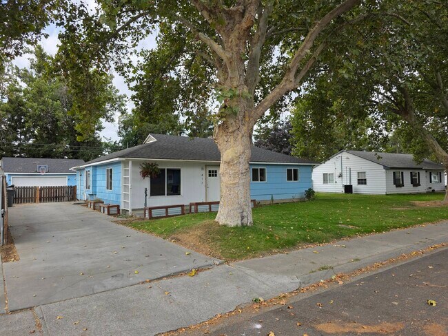 Foto del edificio - 417 Cottonwood Dr