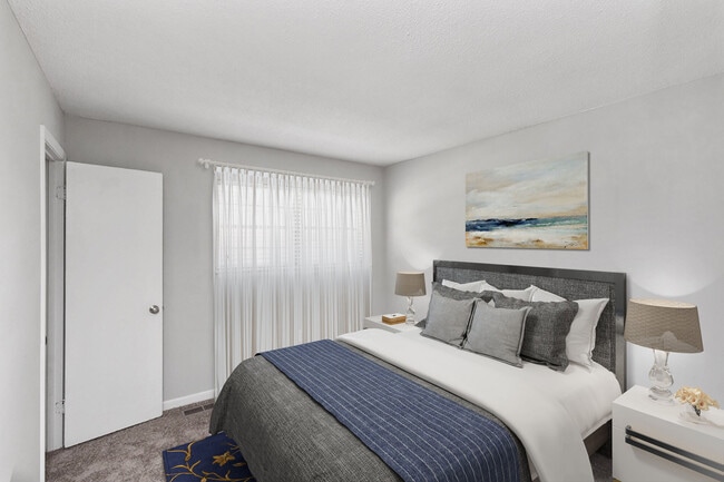 Foto del edificio - South Square Townhomes
