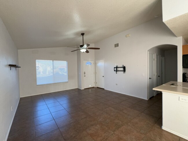 Building Photo - Very Nice 3 Bedroom 2 Bath House