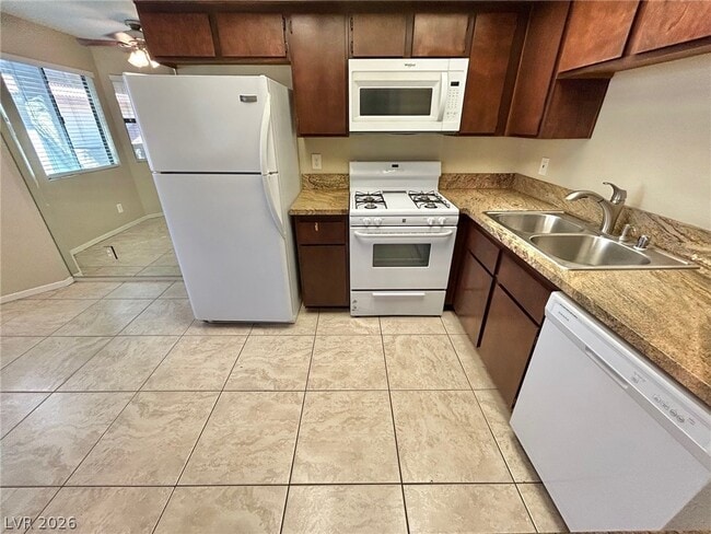 Foto del edificio - 749 Rock Springs Dr