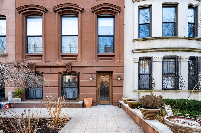 Building Photo - 486 3rd St