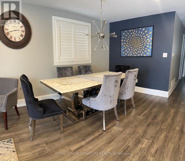 Photo du bâtiment - 890 Maple Ave