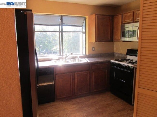 Building Photo - 3580 Birchwood Terrace