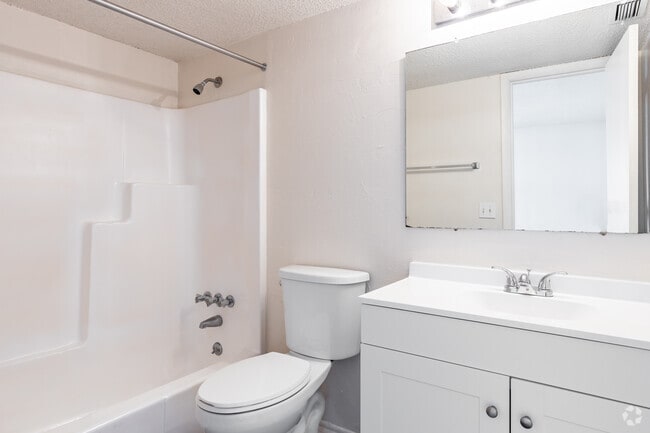 2 Bed /1 Bath 2nd Floor - Sailpoint Bay Apartments