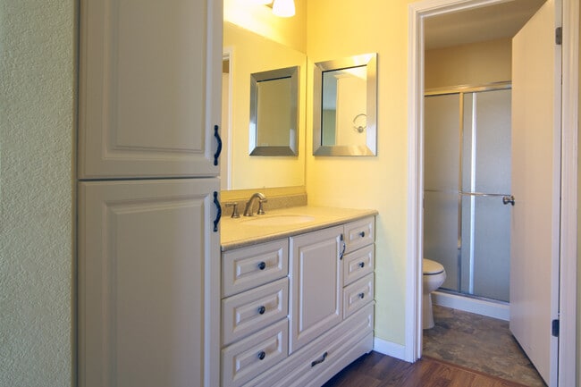 Building Photo - 1201 Glen Cove Pky