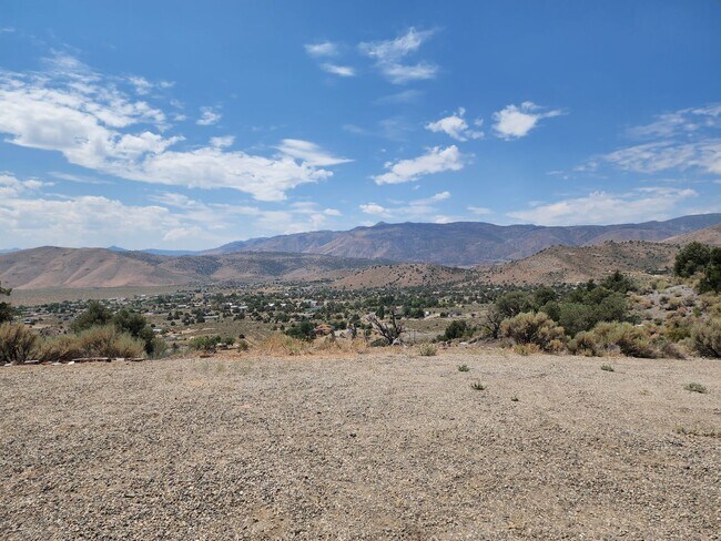 Foto del edificio - Large manufactured home in Topaz Ranch Estates