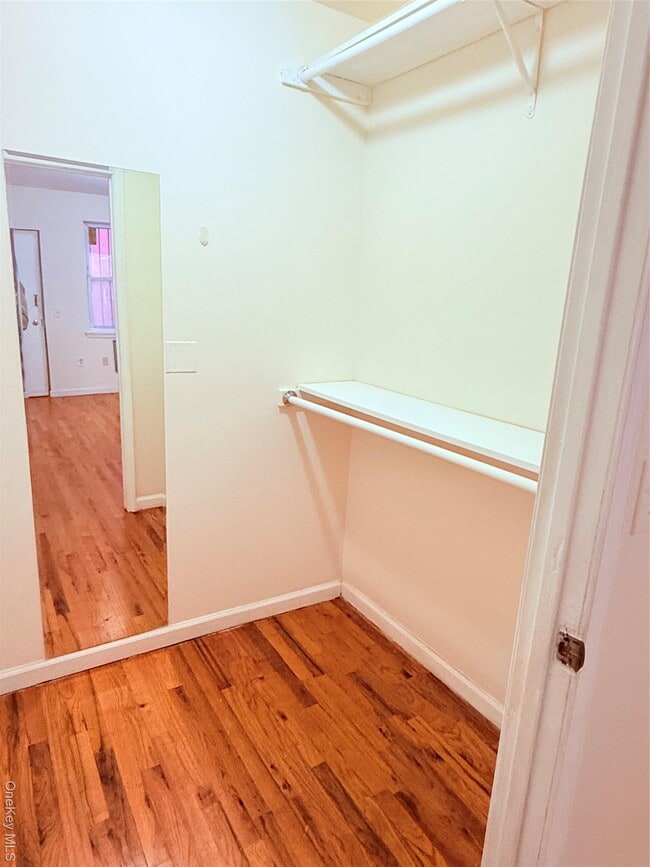 Foto del edificio - 461 E 181st St