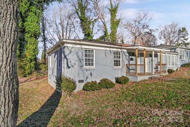 Foto del edificio - 2621 Druid Hls Wy