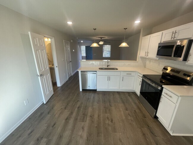 Building Photo - 1007 Peony Ln