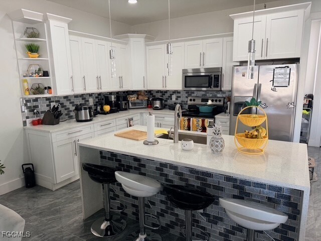 Foto del edificio - 423 Kismet Pkwy E