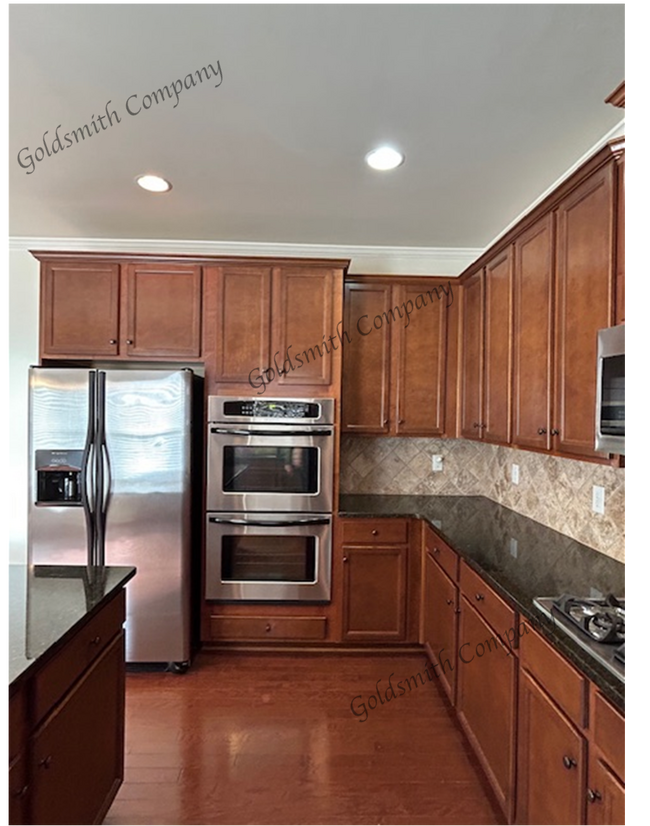 Building Photo - "Spacious 5-Bedroom Retreat with 4 Full Baths in Greenville - 3,400 Sq Ft of Comfort!"