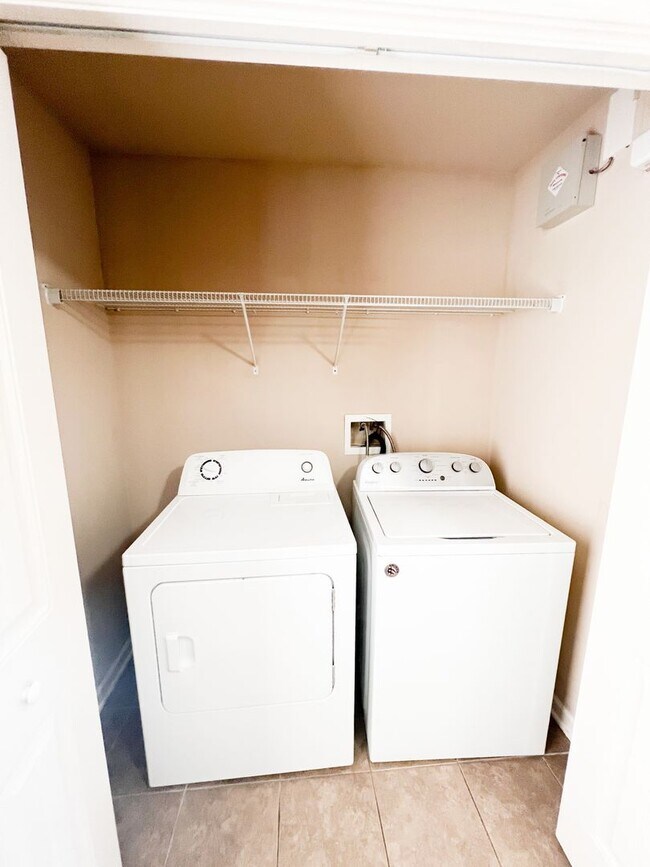 Foto del edificio - 2 Bedroom 1.5 Bath Townhome