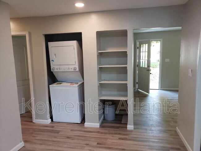 Foto del edificio - 3757 Clovis Ct NW