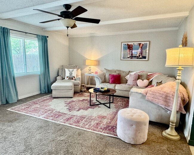 Foto del edificio - Charming 3 Bedroom Home Pre-Leasing for Au...