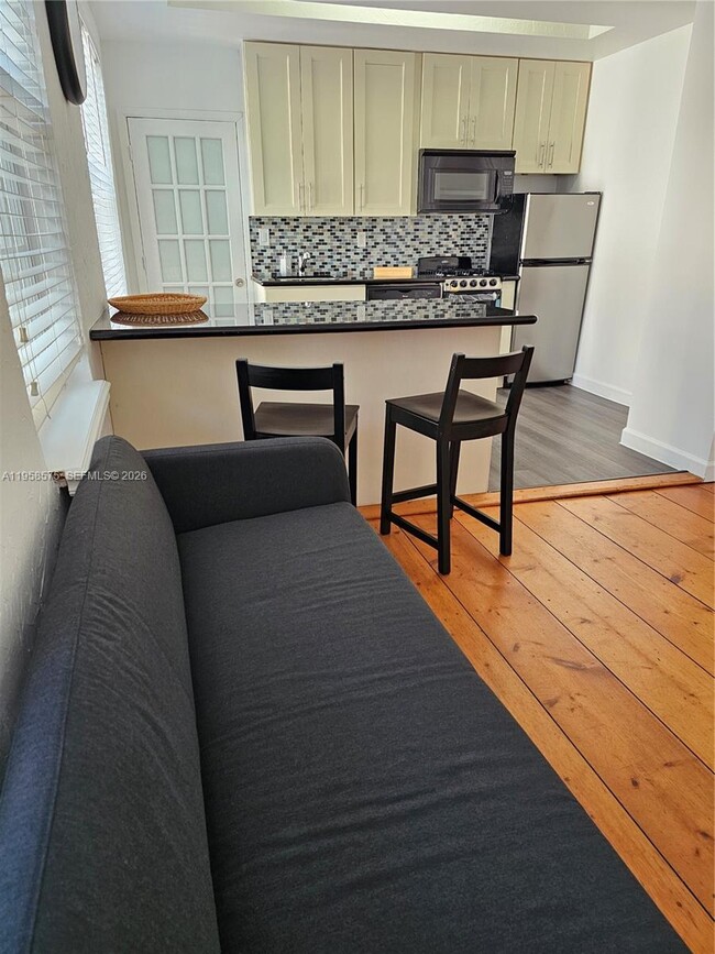 Building Photo - 622 15th St