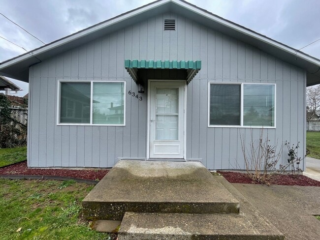 Building Photo - 2 Bed 1 Bath near Peninsula Park in N Port...