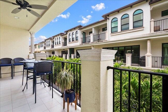 Foto del edificio - 619 Windward Cir S