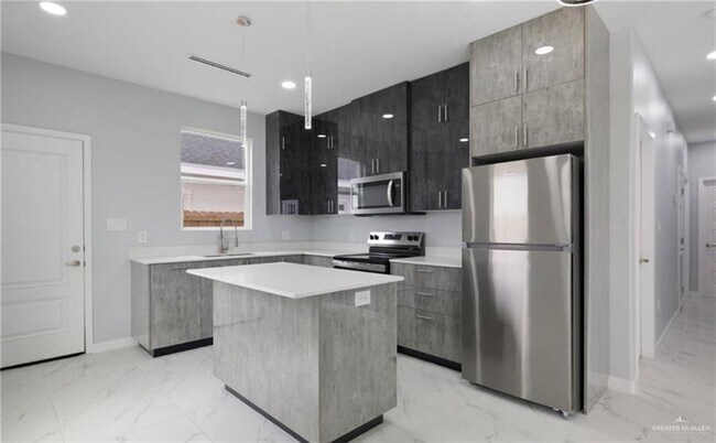 Building Photo - 18 South Dr