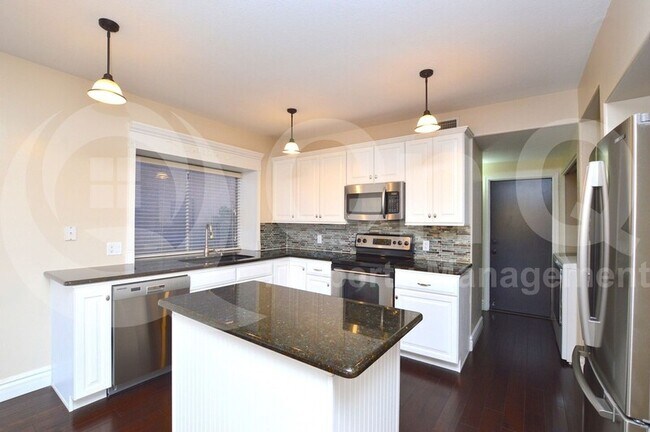 Building Photo - 922 W Sun Coast Dr