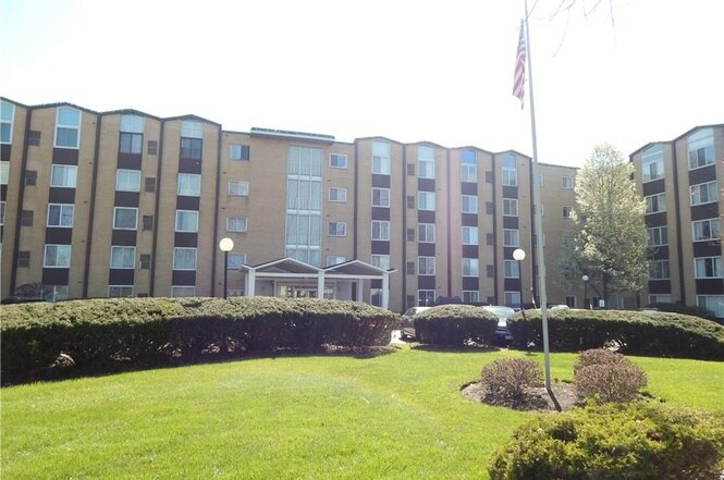 Front Entrance and Lawn - 25735 Lorain Rd