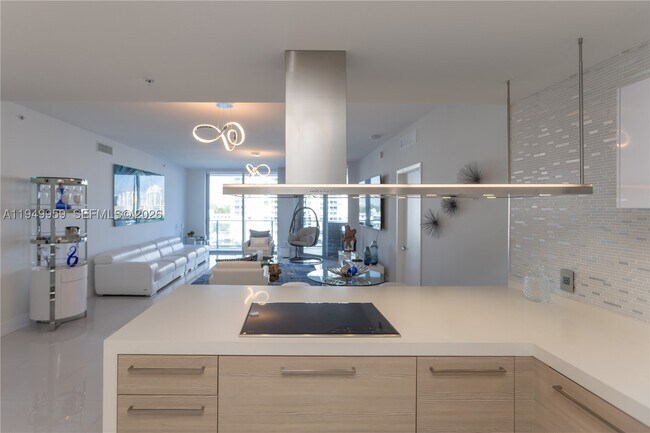 Building Photo - 17111 Biscayne Blvd
