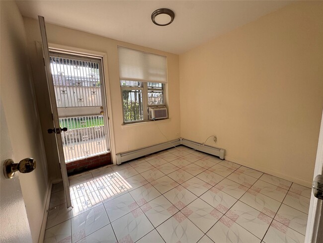 Foto del edificio - 89-06 70th Rd