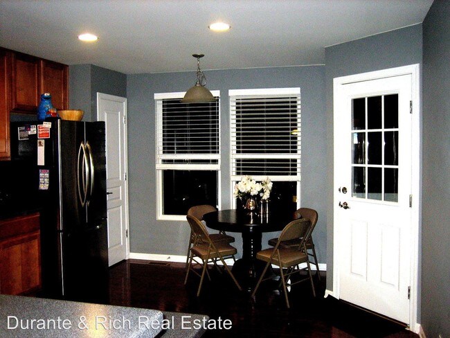 Building Photo - 2305 Neubauer Cir