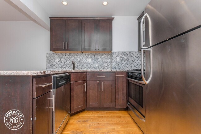 Building Photo - 588 Franklin Ave