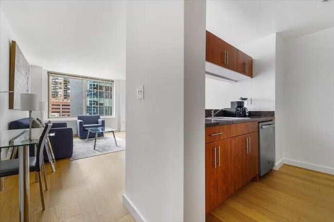 Foto del edificio - 254 W 54th St