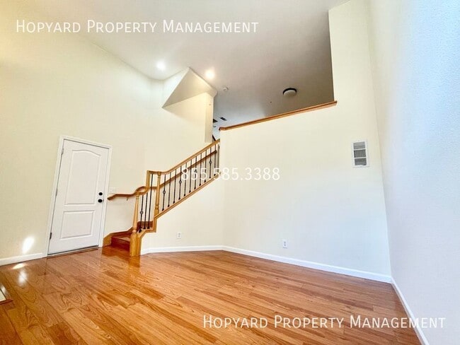 Building Photo - 3 bedroom, 2 1/2 bathroom townhome in Miss...