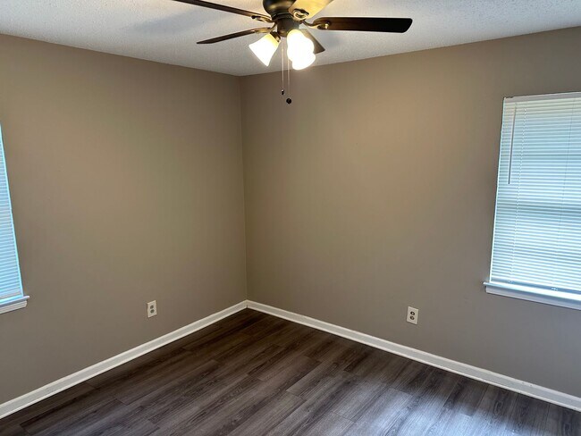 Foto del edificio - Recently renovated 1275 sq. ft single fami...