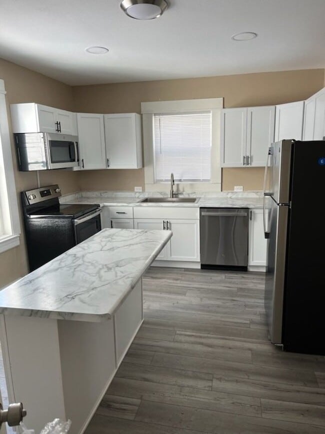 Building Photo - 625 N Barstow St