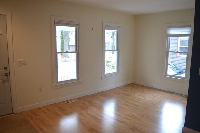 Building Photo - 209 N Ingersoll St