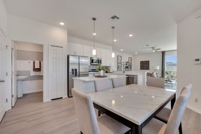 Interior Photo - Valencia Isles