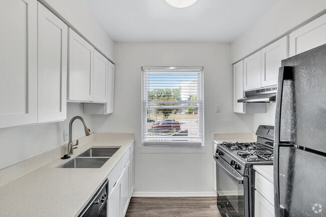 B1 -2BR, 1BA - 925SF - Kitchen - Lake Village Apartments