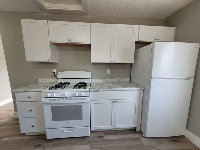 Building Photo - Renovated (in 2024!) two bedroom home, har...