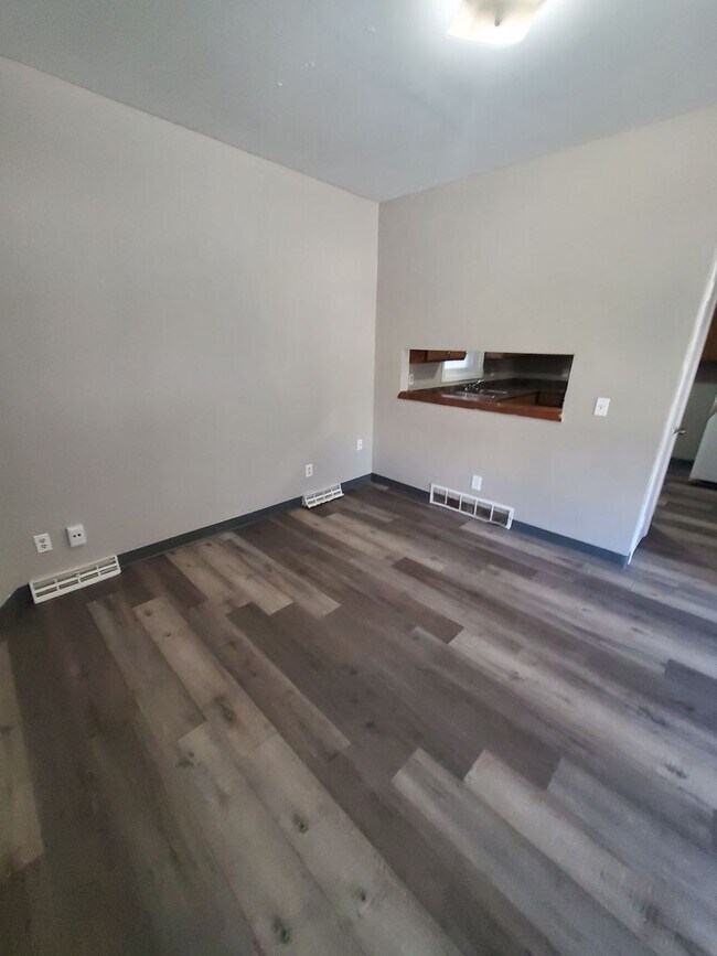 Foto del edificio - 505-507 W. Burleigh St. (Townhouse)(ACE PR...