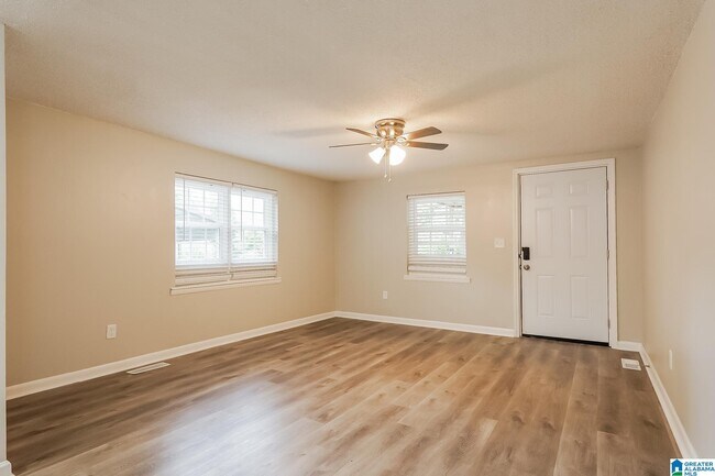 Building Photo - 2112 Headrick Rd