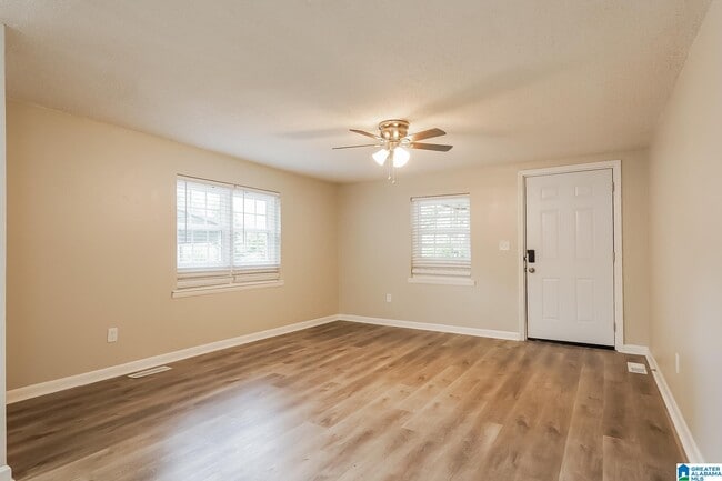 Foto del edificio - 2112 Headrick Rd