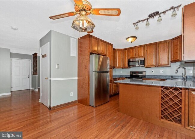 Foto del edificio - 381 W Thornhill Pl