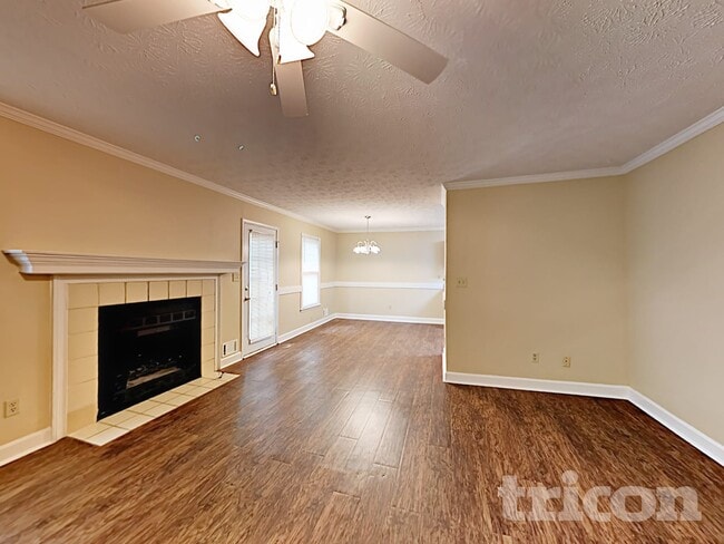 Building Photo - 605 Lake Dr SW