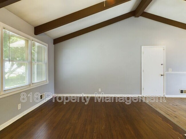 Building Photo - 4900 N Spruce Ave