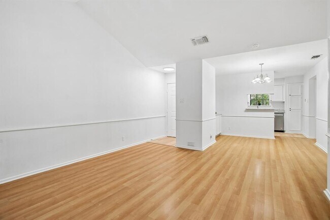 Building Photo - 10955 Wurzbach Rd
