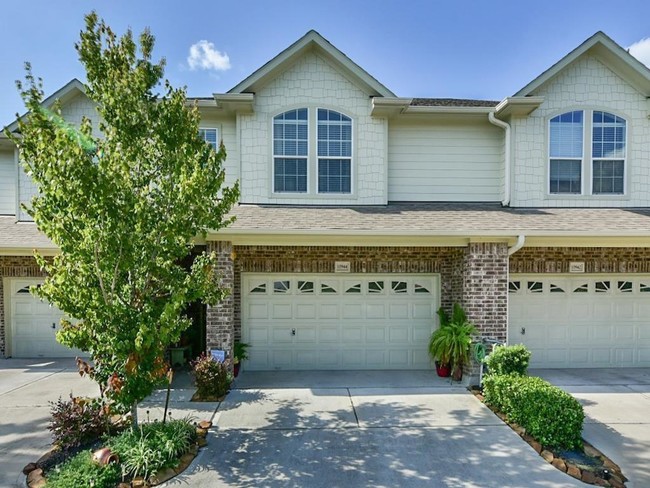 Building Photo - 10944 Chazenwood Dr