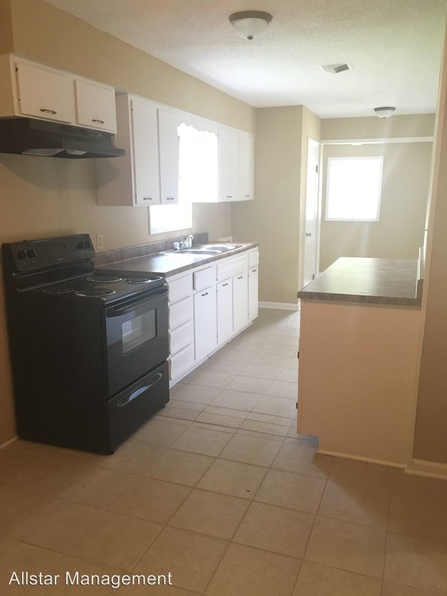 Building Photo - 3 br, 1.5 bath House - 2202 Cedarwood Cove